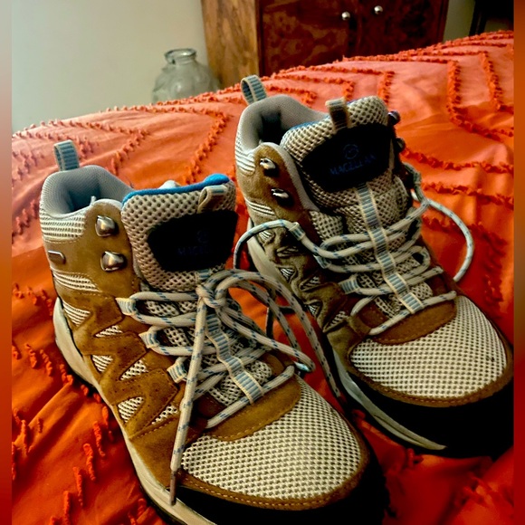 Fashionable boots - Picture 2 of 2